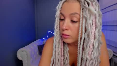 Snapshot of roxy_mars chatting on 8, 3, 2025 Roxy online show from 8, 3, 2025