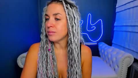 Snapshot of roxy_mars chatting on 12, 9, 2025 Roxy online show from 12, 9, 2025