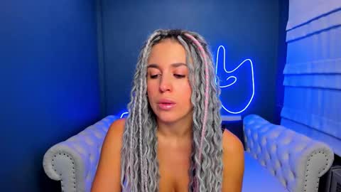 Snapshot of roxy_mars chatting on 13, 10, 2025 Roxy online show from 13, 10, 2025