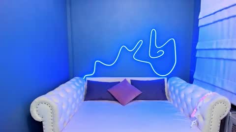 Snapshot of roxy_mars chatting on 21, 10, 2025 Roxy online show from 21, 10, 2025