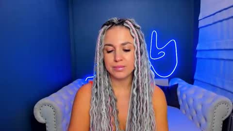 Snapshot of roxy_mars chatting on 25, 10, 2025 Roxy online show from 25, 10, 2025