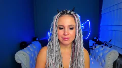 Snapshot of roxy_mars chatting on 1, 11, 2025 Roxy online show from 1, 11, 2025