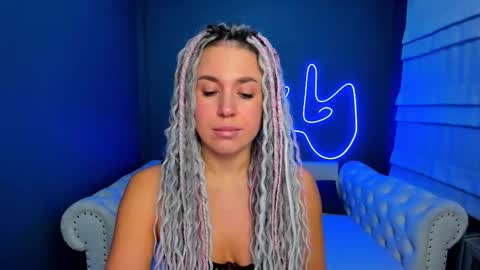 Snapshot of roxy_mars chatting on 8, 11, 2025 Roxy online show from 8, 11, 2025