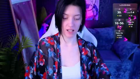 Snapshot of roxy_riot_ chatting on 13, 11, 2025 roxy_riot_ online show from 13, 11, 2025