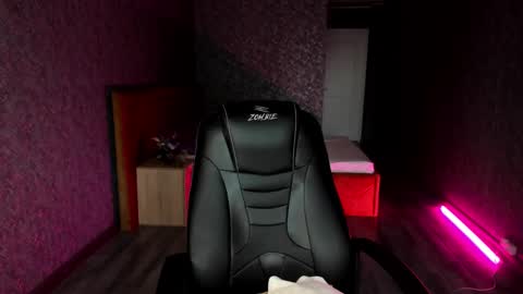 Snapshot of roxy_the_daedevill chatting on 21, 12, 2024 roxy_the_daedevill online show from 21, 12, 2024