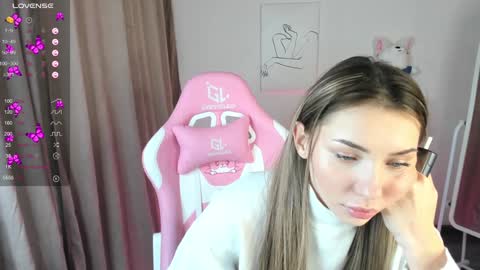 Snapshot of roxy_the_daedevill chatting on 13, 1, 2025 roxy_the_daedevill online show from 13, 1, 2025