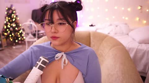 Snapshot of roxysuh chatting on 4, 1, 2025 roxysuh online show from 4, 1, 2025