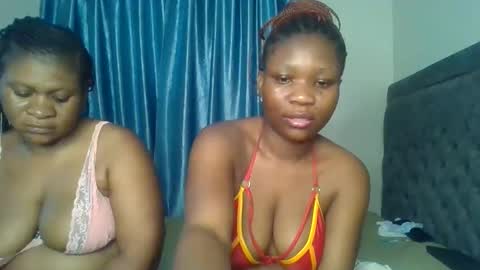 Snapshot of royal_goddes chatting on 18, 10, 2025 goddes online show from 18, 10, 2025