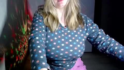 Snapshot of royalboobs chatting on 1, 2, 2025 Cameron online show from 1, 2, 2025