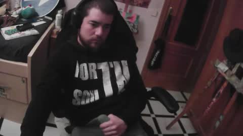 Snapshot of royer04 chatting on 2, 12, 2025 royer04 online show from 2, 12, 2025