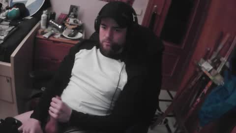 Snapshot of royer04 chatting on 17, 12, 2025 royer04 online show from 17, 12, 2025