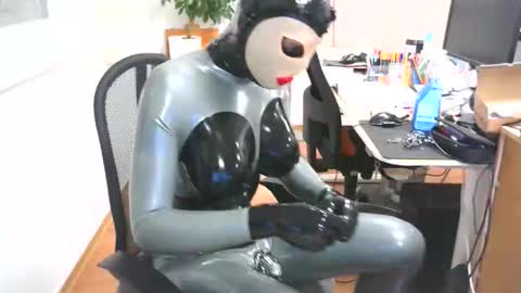 rubberdollts online show from 5, 11, 2025