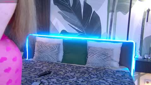 Snapshot of rubyvalen chatting on 5, 2, 2025 Ruby online show from 5, 2, 2025