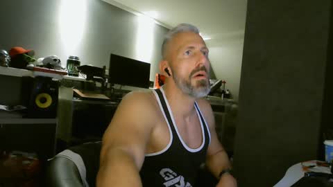 Snapshot of ruffi77 chatting on 31, 12, 2024 Chico que rico Caliente online show from 31, 12, 2024