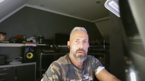 Snapshot of ruffi77 chatting on 5, 1, 2025 Chico que rico Caliente online show from 5, 1, 2025