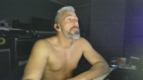 Snapshot of ruffi77 chatting on 25, 1, 2025 Chico que rico Caliente online show from 25, 1, 2025