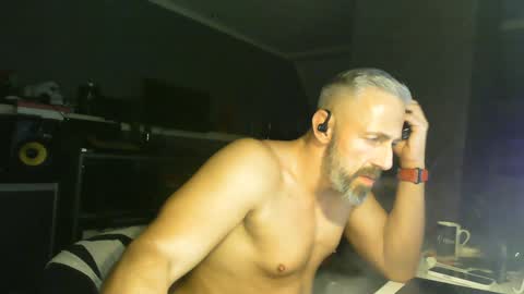 Snapshot of ruffi77 chatting on 3, 2, 2025 Chico que rico Caliente online show from 3, 2, 2025