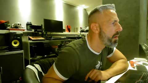 Snapshot of ruffi77 chatting on 7, 2, 2025 Chico que rico Caliente online show from 7, 2, 2025