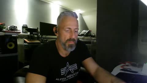 Snapshot of ruffi77 chatting on 11, 2, 2025 Chico que rico Caliente online show from 11, 2, 2025