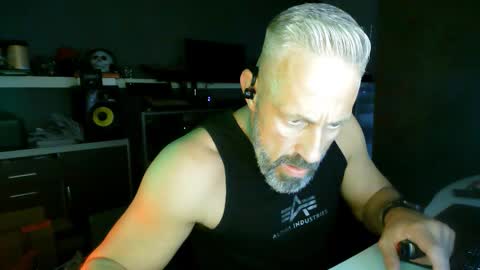 Snapshot of ruffi77 chatting on 11, 10, 2025 Chico que rico Caliente online show from 11, 10, 2025