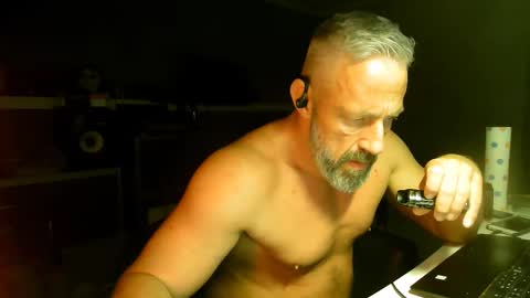 Snapshot of ruffi77 chatting on 17, 12, 2025 Chico que rico Caliente online show from 17, 12, 2025
