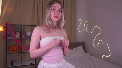 Snapshot of rumiray chatting on 24, 11, 2025 Eva online show from 24, 11, 2025