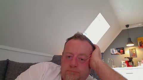 Snapshot of runepetter chatting on 28, 9, 2025 bignorwegian online show from 28, 9, 2025