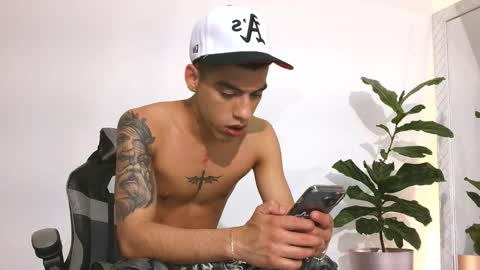  R U S S E L L  online show from 10, 11, 2025