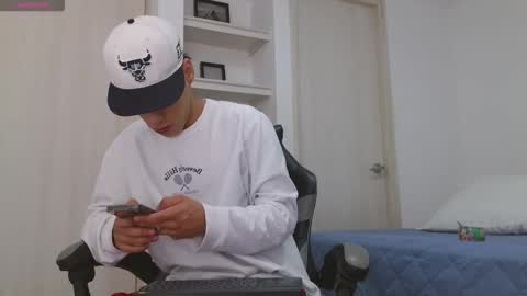  R U S S E L L  online show from 17, 12, 2025