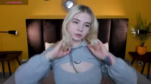 ruthbryant online show from 25, 11, 2025