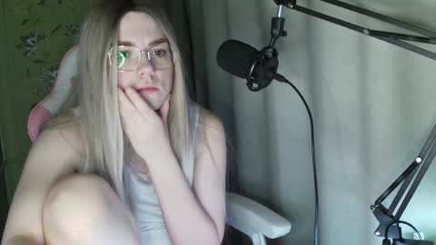 Snapshot of ruthsimp chatting on 5, 2, 2025 Tanyushka online show from 5, 2, 2025