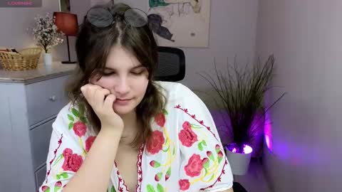 Snapshot of ruyjin_choi chatting on 18, 11, 2025 Ruyjin online show from 18, 11, 2025