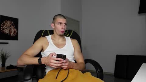 Snapshot of ryan_dozer chatting on 25, 10, 2025 RYAN DOZER online show from 25, 10, 2025