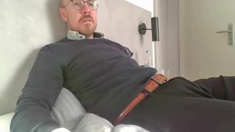 Snapshot of s_i_q chatting on 18, 11, 2025 s_i_q online show from 18, 11, 2025