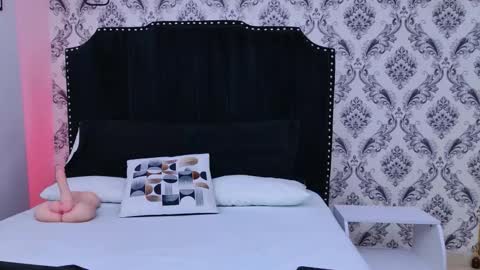 Saara Brown online show from 17, 10, 2025