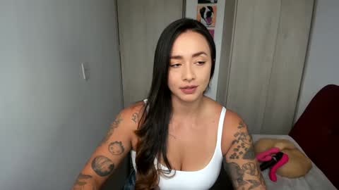 Snapshot of saarah_brownn chatting on 3, 2, 2025 Sara online show from 3, 2, 2025