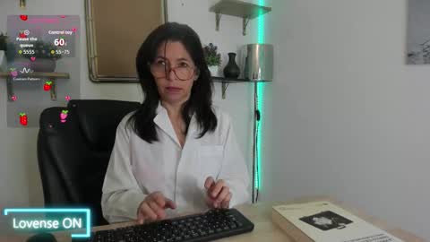 Snapshot of sabinadeluxe_cg chatting on 11, 10, 2025 sabinadeluxe_cg online show from 11, 10, 2025