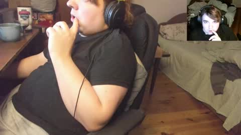 Snapshot of saboda chatting on 15, 12, 2025 1141323 my Lord Mister Max moms treasure online show from 15, 12, 2025