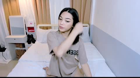 urHOT SABBY online show from 7, 1, 2025