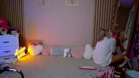 SabrinaJade online show from 9, 9, 2025