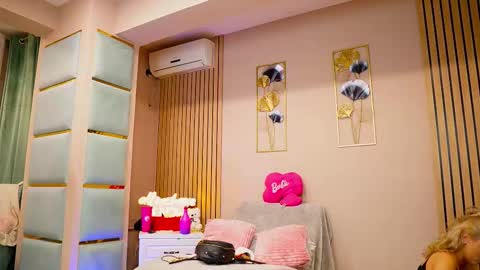 Snapshot of sabrinajadex chatting on 14, 10, 2025 SabrinaJade online show from 14, 10, 2025