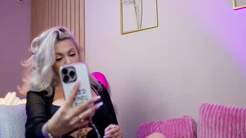 Snapshot of sabrinajadex chatting on 21, 10, 2025 SabrinaJade online show from 21, 10, 2025