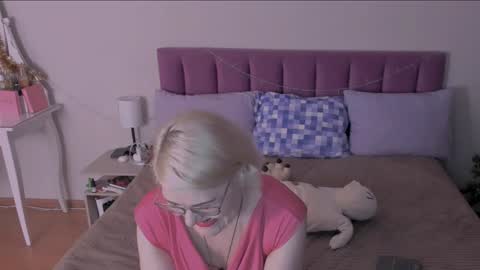 Sabrina MacMarren online show from 17, 1, 2025