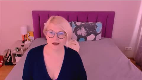 Snapshot of sabrinamacmarren chatting on 13, 10, 2025 Sabrina MacMarren online show from 13, 10, 2025