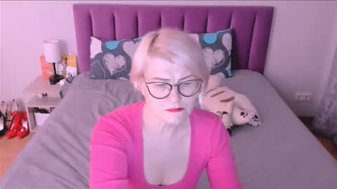 Snapshot of sabrinamacmarren chatting on 16, 10, 2025 Sabrina MacMarren online show from 16, 10, 2025