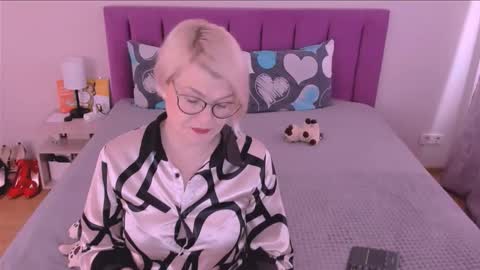 Snapshot of sabrinamacmarren chatting on 18, 10, 2025 Sabrina MacMarren online show from 18, 10, 2025