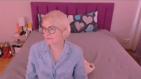 Snapshot of sabrinamacmarren chatting on 19, 10, 2025 Sabrina MacMarren online show from 19, 10, 2025