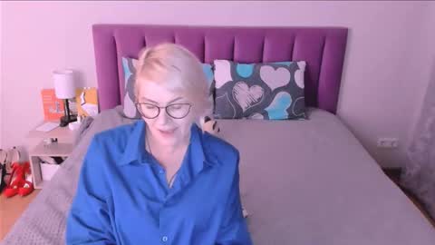 Snapshot of sabrinamacmarren chatting on 21, 10, 2025 Sabrina MacMarren online show from 21, 10, 2025