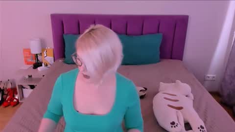 Snapshot of sabrinamacmarren chatting on 22, 10, 2025 Sabrina MacMarren online show from 22, 10, 2025