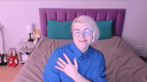 Snapshot of sabrinamacmarren chatting on 24, 10, 2025 Sabrina MacMarren online show from 24, 10, 2025